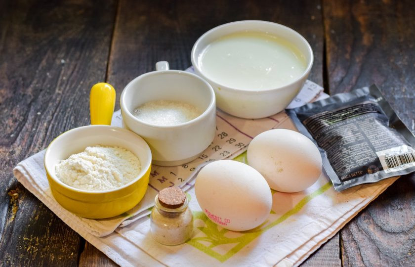 1. Этап. Оладьи на кефире без масла: Подготовьте все ингредиенты.