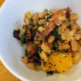 Салат из моркови, апельсина, кунжута, фасоли