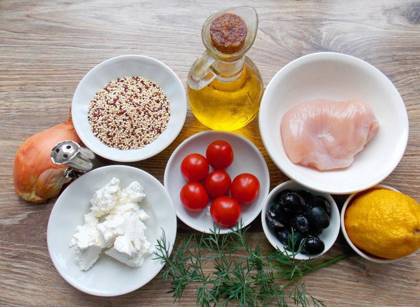 1. Этап. Салат с киноа и курицей: Подготовьте все необходимые ингредиенты для приготовления салата.