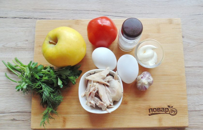 1. Этап. Салат с омлетом и яблоком: Подготовьте ингредиенты для приготовления салата.