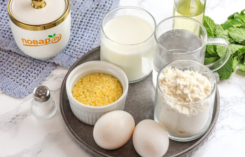 1. Этап. Блины с кукурузными отрубями: Подготовьте указанные ингредиенты. Отруби выбирайте мелкого помола, молоко можно использовать любой жирности.