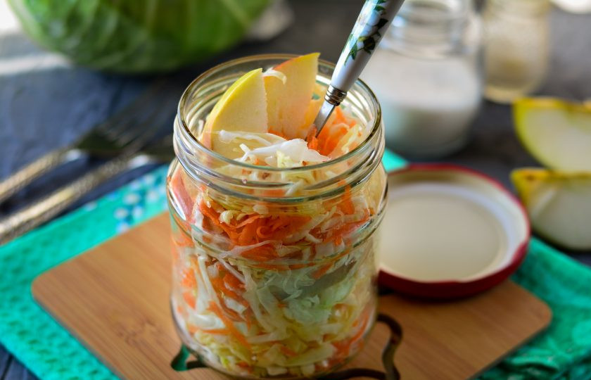 1. Этап. Квашеная капуста с морковью и яблоками: Приятного аппетита!