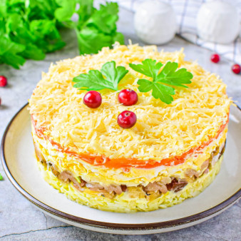 Салат Мимоза с копчёной скумбрией