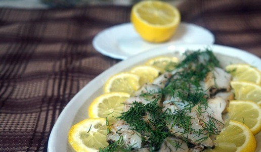 1. Этап. Палтус малосольный: Нарезать ломтиками, сопроводить лимоном, посыпать укропом – и наслаждаться. Приятного аппетита!