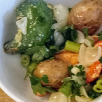 Хрустящий картофель в соусе из перцев