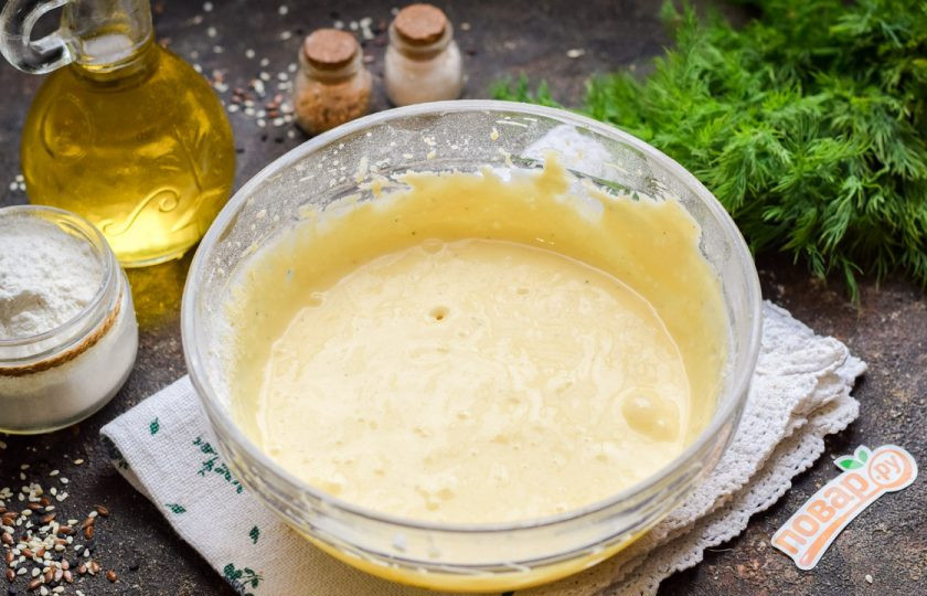 1. Этап. Запеканка с копченой курицей: Снова все перемешайте, получается тесто средней густоты. Можете добавить при необходимости еще немного муки.