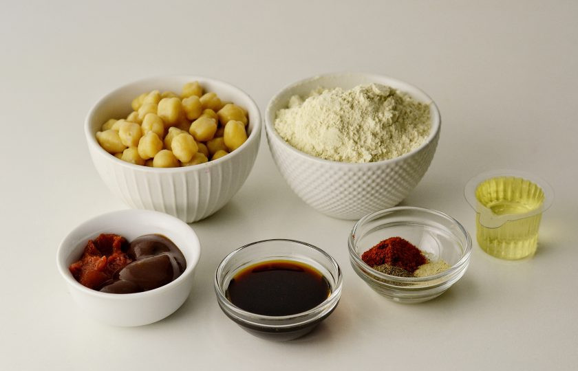 1. Этап. Вегетарианское мясо: Подготовьте ингредиенты.