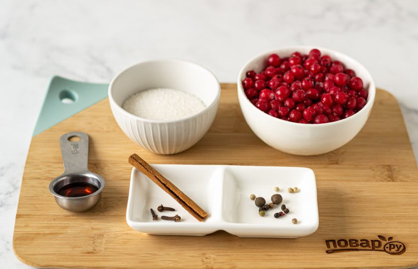 1. Этап. Чатни из красной смородины: Подготовьте все ингредиенты.