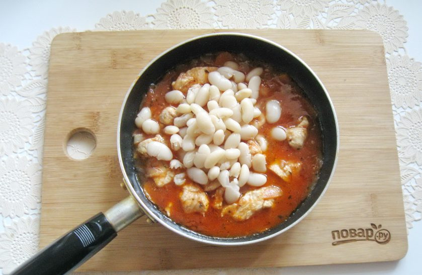 1. Этап. Косуле: Выложите отварную фасоль.