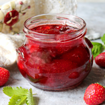 Рубиновое варенье из клубники