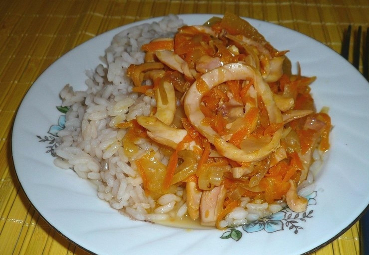 1. Этап. Кальмары с луком: Выключите огонь. Оставьте блюдо ещё на полчаса в духовке. Потом пробуйте. Приятного аппетита!