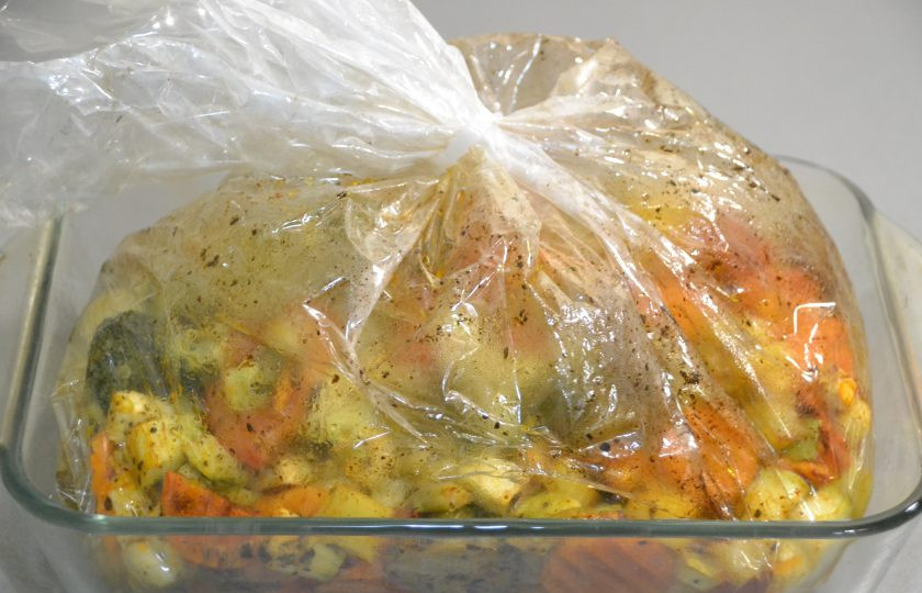 1. Этап. Овощное рагу в пакете для запекания: Через 40-50 минут рагу готово.