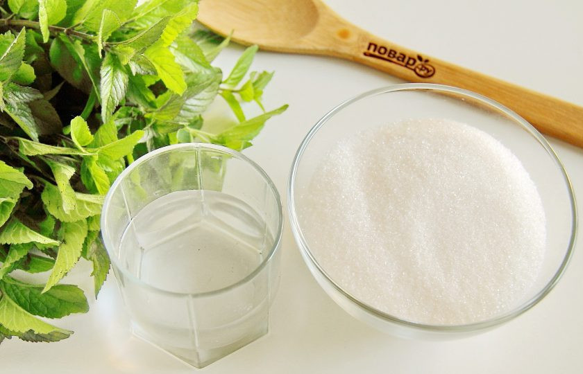 1. Этап. Варенье из мяты: Подготовьте все ингредиенты. Мята и сахар - это тот минимум, что нам понадобится.