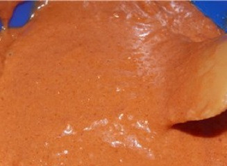 1. Этап. Торт Шифон: 2. Отдельно соединить около 80 грамм сахара, разрыхлитель, щепотку соли и просеянную муку. Добавить к желткам и тщательно взбить.