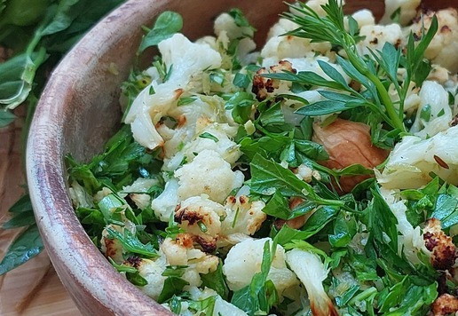 1. Этап. Цветная капуста с петрушкой и чесноком: Блюдо готово. Капуста получается рассыпчатой и ароматной