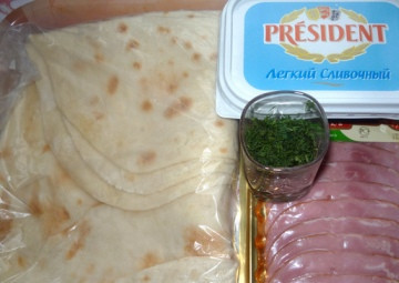 1. Этап. Рулет из лаваша с ветчиной: Подготовим необходимые ингредиенты.