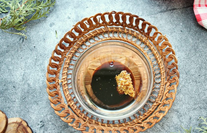 1. Этап. Утка в гранатовом соусе Наршараб: В миске смешайте горчицу, гранатовый соус 