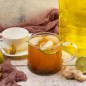 Имбирный чай с яблоком В кувшин всыпьте заварку чая и залейте процеженным отваром что мы приготовили ранее, добавьте мед. Дайте постоять 10 минут и подавайте. Приятного пития!!! Имбирный чай с яблоком и лимоном очень вкусный, ароматный и полезный. В холодное время года это отличный напиток что бы поддержать иммунитет. Добавляйте специи и мед так же ориентируясь на свой вкус, по желанию вы так же можете добавить веточку мяты. Этот чай отлично подойдет для всей семьи. Воду поставьте на огонь, добавьте очищенный и нарезанный корень имбиря, лимон и яблоки. Добавьте все специи и варите после закипания 5 минут.