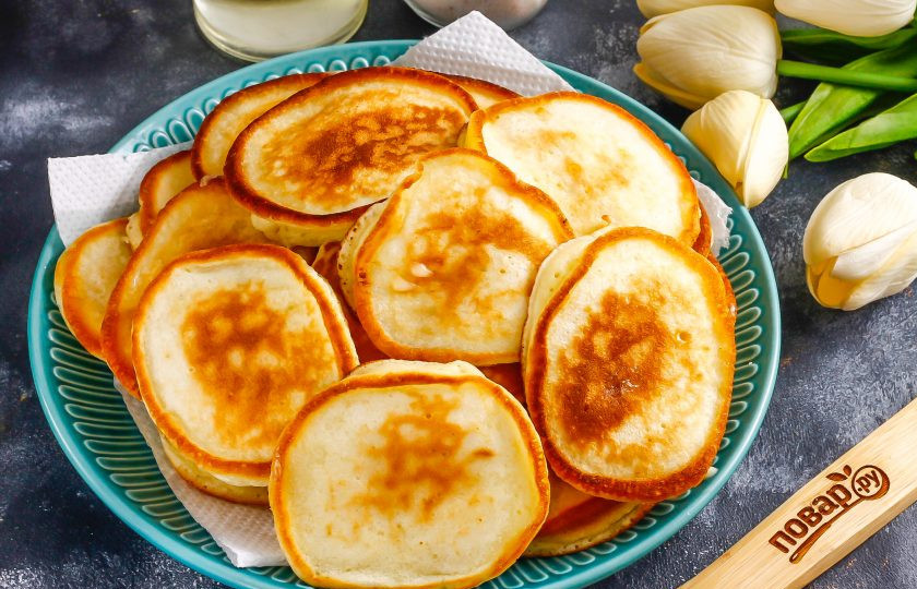 1. Этап. Торт из оладий: Таким образом испеките и остальные оладьи. Остудите их в течение 20 минут на холоде.