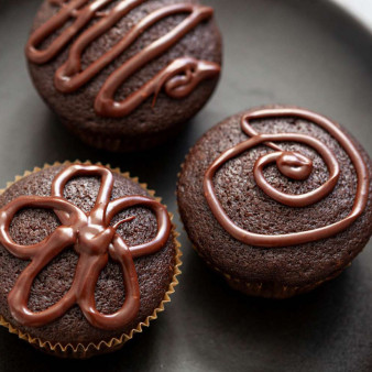 Super Easy, Super Moist Chocolate Cupcakes