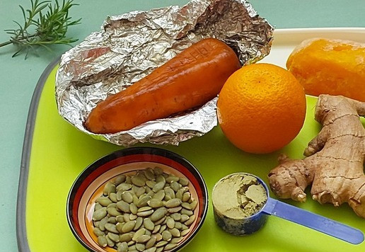 1. Этап. Морковно-тыквенный смузи с апельсином: Ингредиенты. Морковь и тыква запеченные или вареные, тыква из заморозки. Протеин тыквенный, у меня с добавлением топинамбура и шпината. Апельсин можно использовать как целиком, предварительно почистив, так и сок. Имбирь лучше свежий, но и сушеный подойдет. Так же в смузи нужно будет добавлять воду, чтоб довести напиток до нужной консистенции, как вариант - сыворотку.