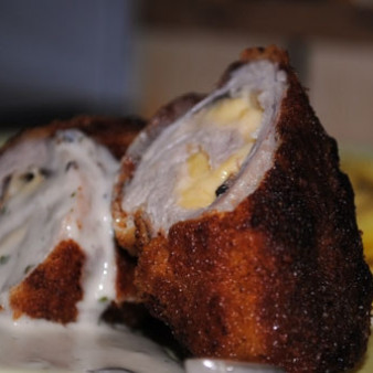 Свиные рулетики с грибами и сыром