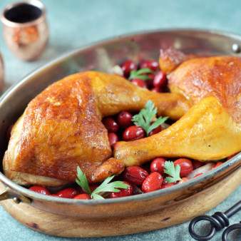 Курица с кизилом в духовке