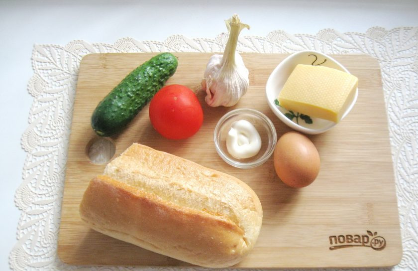 1. Этап. Бутерброды с яйцом и огурцом: Подготовьте ингредиенты для приготовления бутербродов.