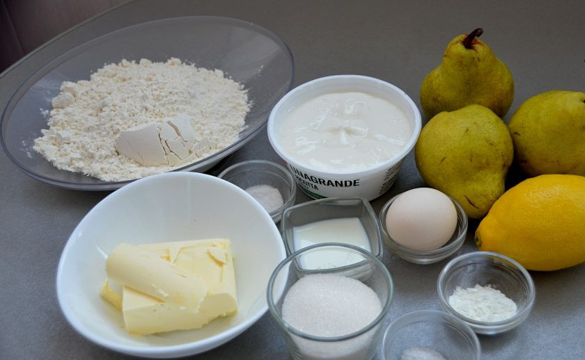 1. Этап. Пирог с грушей и сыром: Подготовьте ингредиенты.