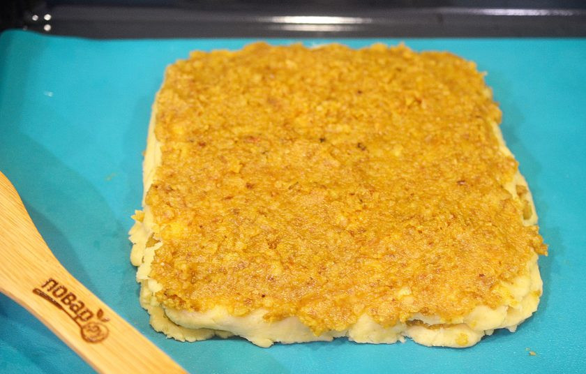 1. Этап. Пирожное Жербо: 10. Чередуйте: тесто 1/3 начинки, тесто 1/3 начинки, тесто 1/3 начинки.