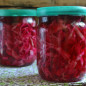 Капуста, маринованная со свеклой в банке