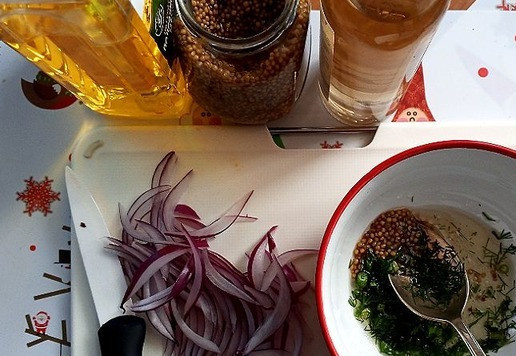 1. Этап. Салат послепраздничный Застольный: Ставим варить картофель в 