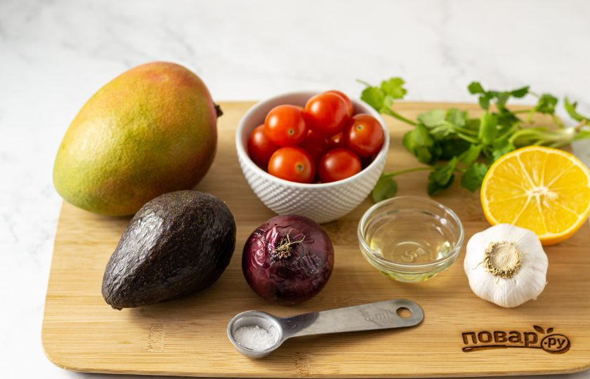 1. Этап. Салат из манго: Подготовьте все ингредиенты.