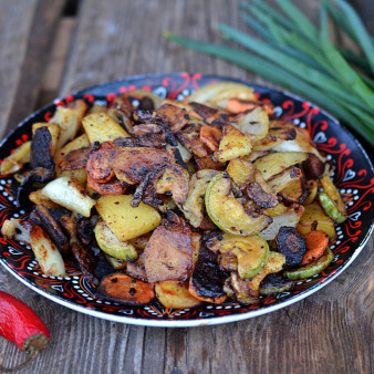 Салат из овощей на мангале