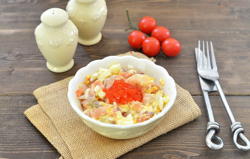 1. Этап. Салат по-царски с семгой и креветками: Приятного аппетита!