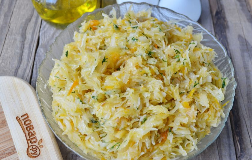 1. Этап. Пирожки с капустой (мастер-класс): Капустная начинка готова, дайте ей остыть. Как раз, пока отдыхает тесто, остывает капуста!