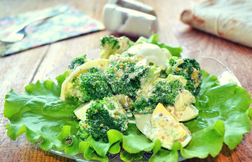 1. Этап. Салат с брокколи и яйцом: Аккуратно все перемешайте и подавайте салатик к столу. Приятного аппетита!