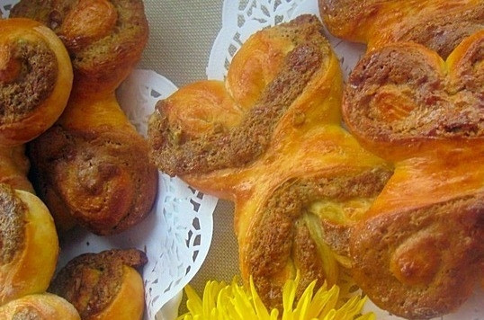 1. Этап. Булочки облитые халвой: Запекайте булочки при 180 градусах 15-20 минут. Приятного чаепития!