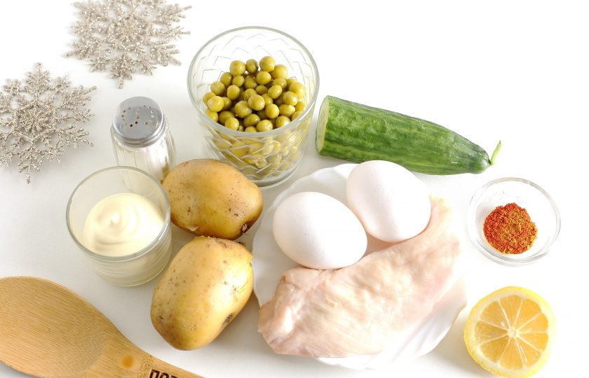 1. Этап. Оливье На новый лад: Подготовьте все ингредиенты. Яйца и картофель отварите заранее, остудите.