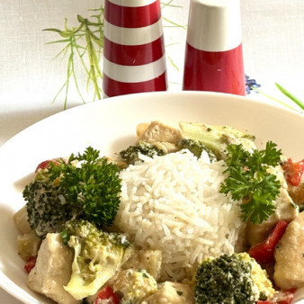 Куриная грудка с брокколи и перцем