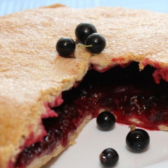 Пирог со смородиной без яиц