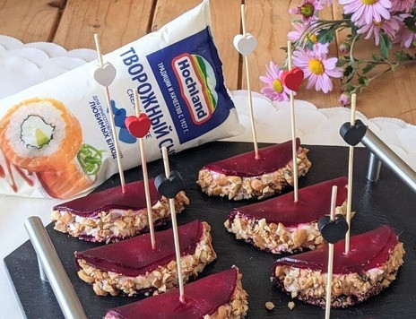 1. Этап. Закуска из свеклы с творожным сыром: Подаём закуску охлаждённой. Приятного аппетита!