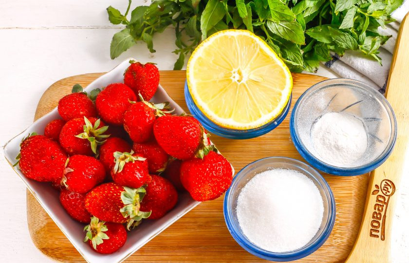 1. Этап. Клубничное варенье с пектином: Подготовьте указанные ингредиенты.