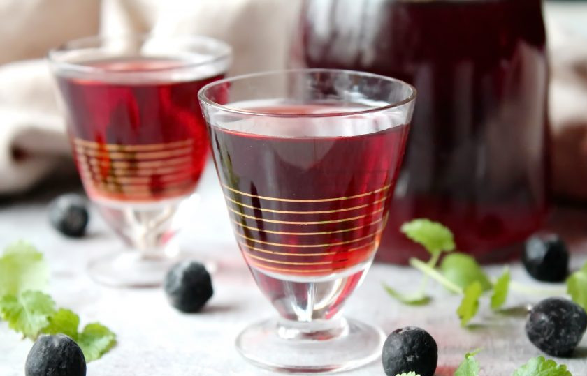 1. Этап. Настойка из смородинового варенья: Приятного употребления!