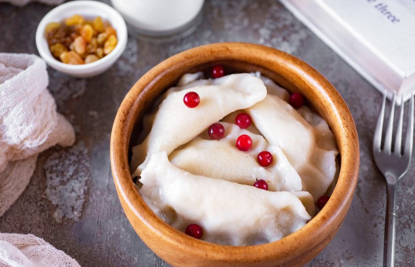 1. Этап. Вареники из рисовой муки: Подавайте вареники из рисовой муки горячими. Приятного аппетита!