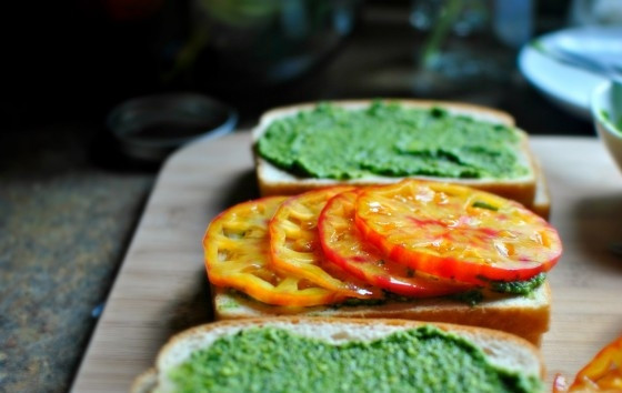 1. Этап. Песто из базилика: Подавать песто из базилика можно свежим или размороженным. Приятного аппетита!