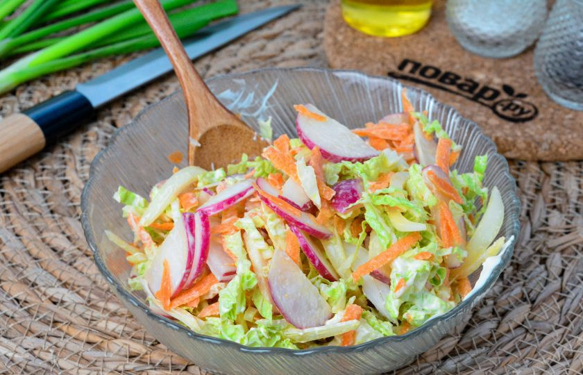 1. Этап. Салат с редиской и пекинской капустой: Перемешайте все ингредиенты, салат готов!