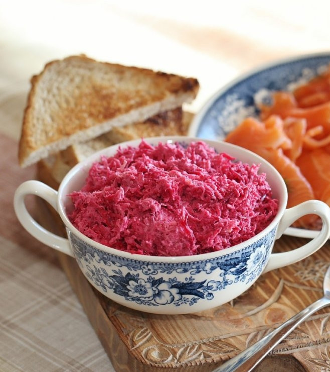 1. Этап. Селедка под шубой фуршетная: 3. Смешаем ее с майонезом по вкусу: должна получиться практически пастообразная масса, как на фото.