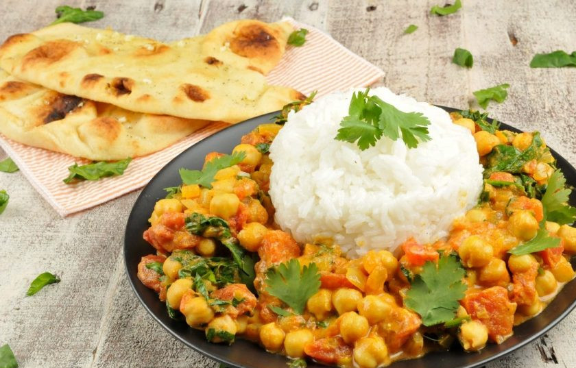 1. Этап. Карри из нута: 5. Подавайте карри с рисом и лепёшками. Приятного аппетита!