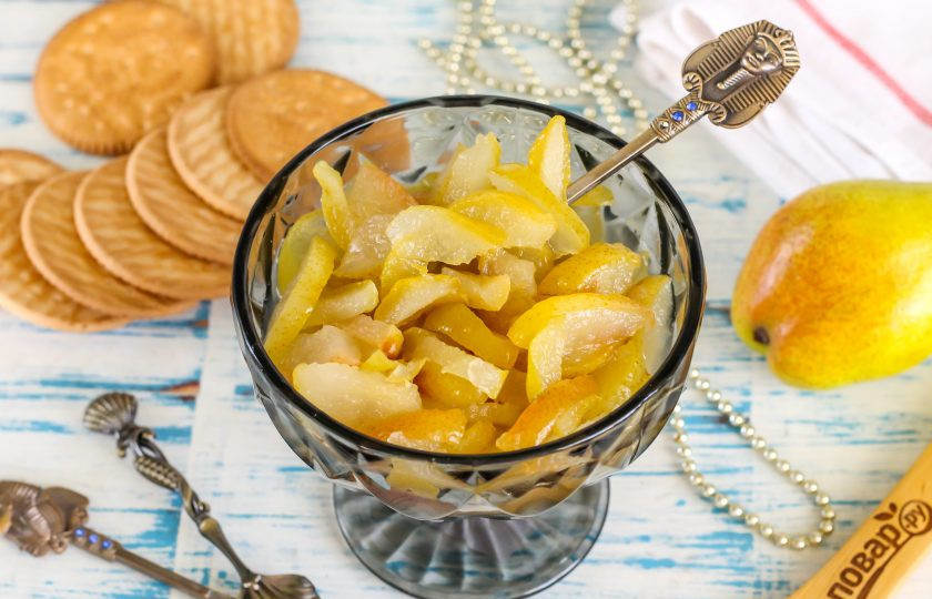 1. Этап. Варенье из груши Пятиминутка: Выложите лакомство в креманки и подайте к столу вместе с печеньем, сладкой или несладкой выпечкой, чаем или кофе.